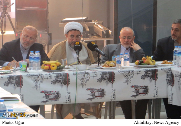 عکس خبری/  "نشست بازخوانی اندیشه های امام خمینی(ره)" در ترکیه 